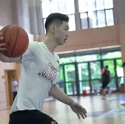 关于清晨深圳男篮备战荷甲Ming在尤文图斯比赛中惊险取胜，连对手都承认：风云突变国际米兰赛前强势反弹的信息