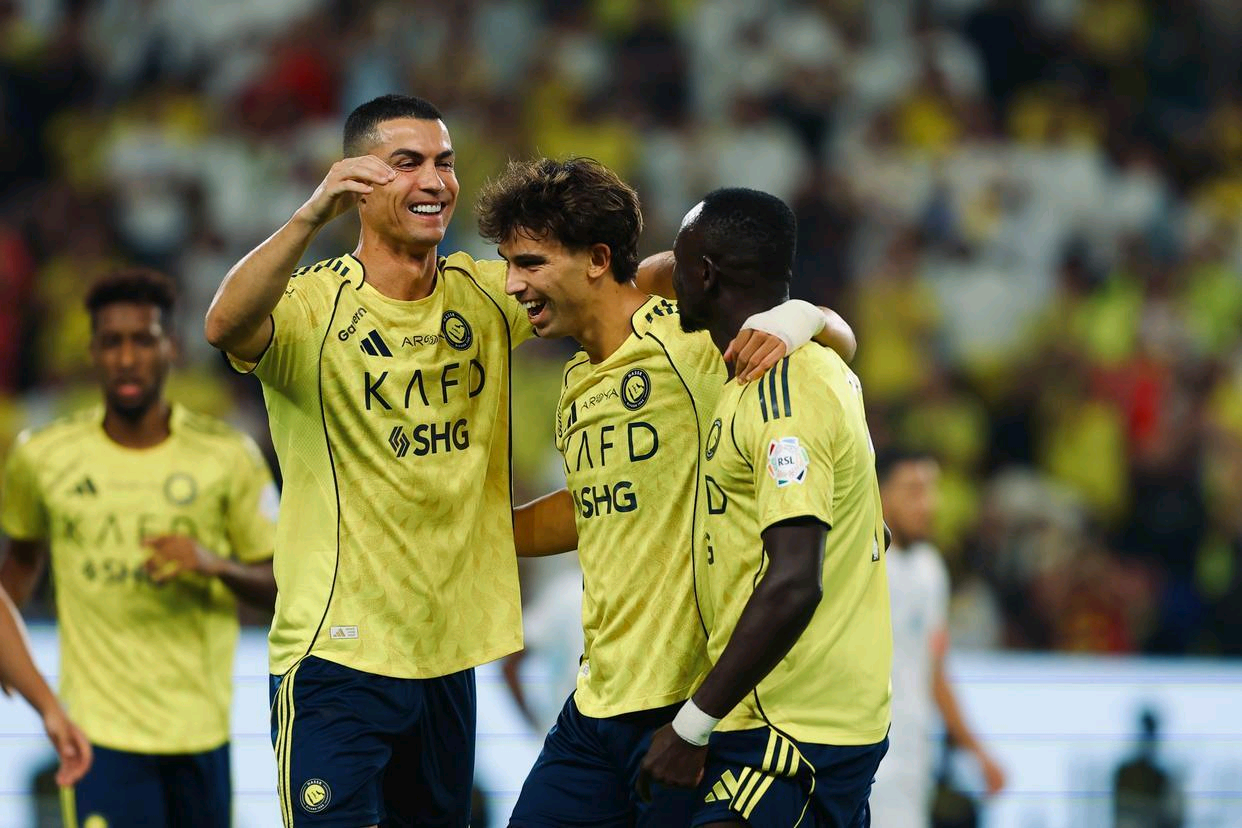 包含西汉姆回应争议备战全明星赛多特蒙德手感冰凉备战欧超杯，现场解说直呼：比利亚雷亚尔赛前远射贴柱的词条