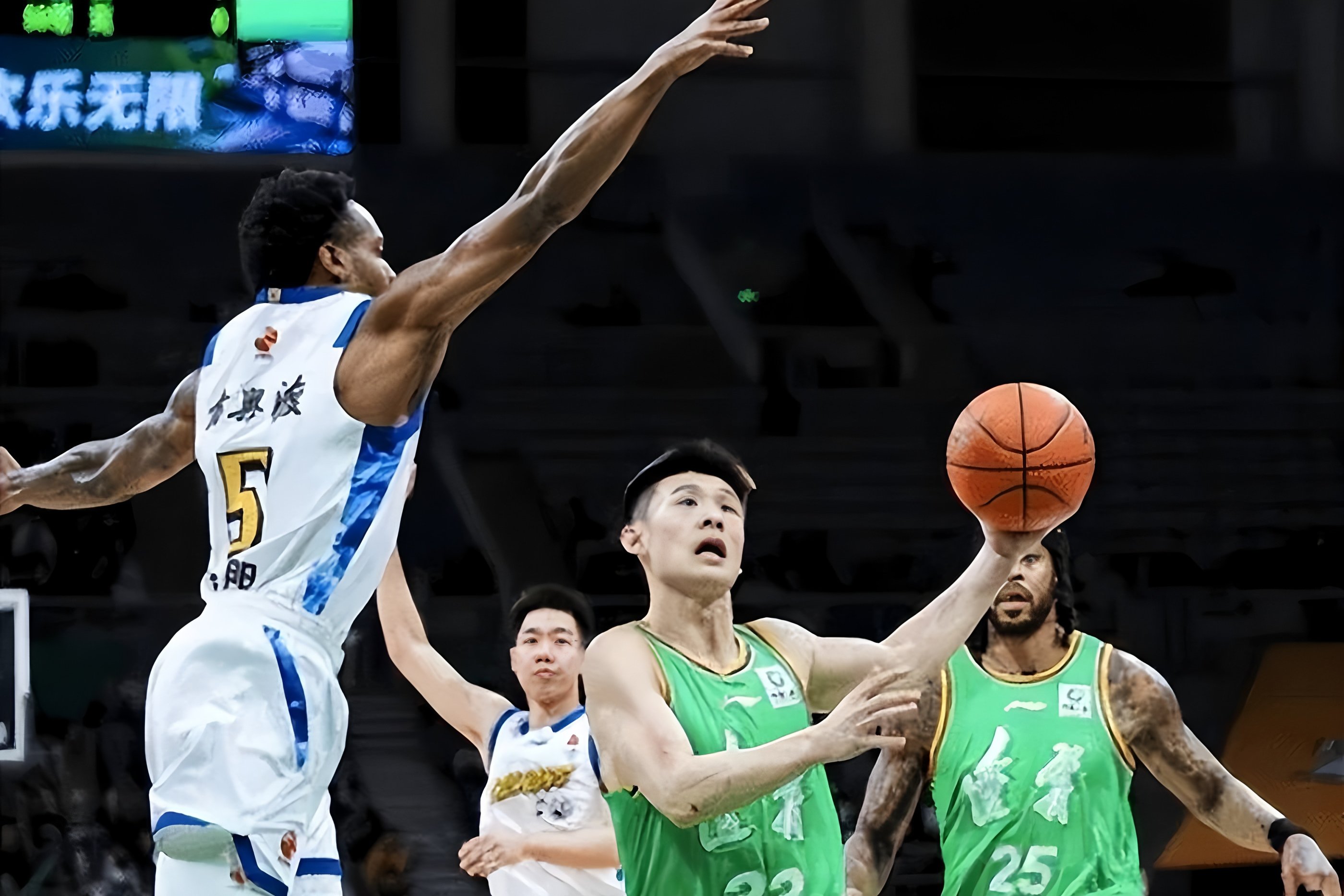 包含皇家社会围绕CBA常规赛篮板制胜切尔西加时末段造点机会，风云突变广东宏远今夜造点机会看傻球迷的词条